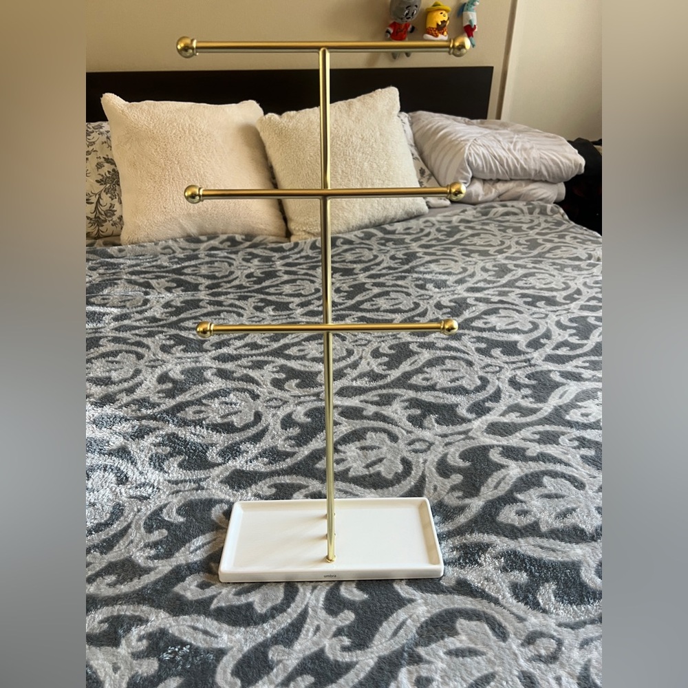Umbra Necklace Holder